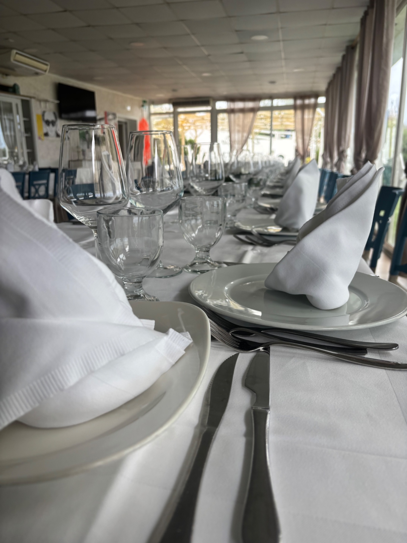 Sala apparecchiata allo Scoglio